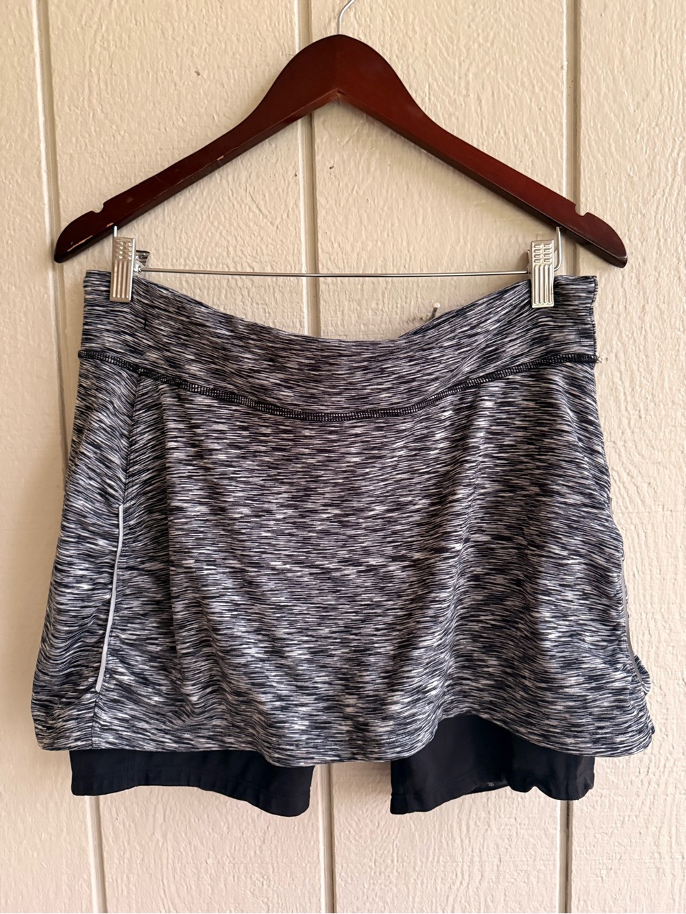 Athleta Gray Space-Dye Athletic Skort with Black Built-In Shorts